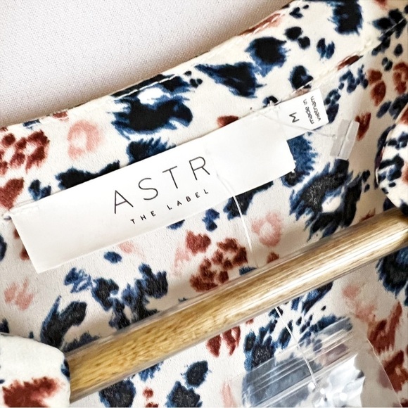 ASTR The Label Blue Multicolor Leopard Blouse M Office Business - Picture 3 of 5